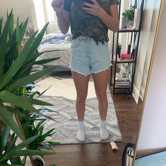 Cute Light Blue Jean Shorts Size 6 — frayed bottoms - Picture 3 of 6